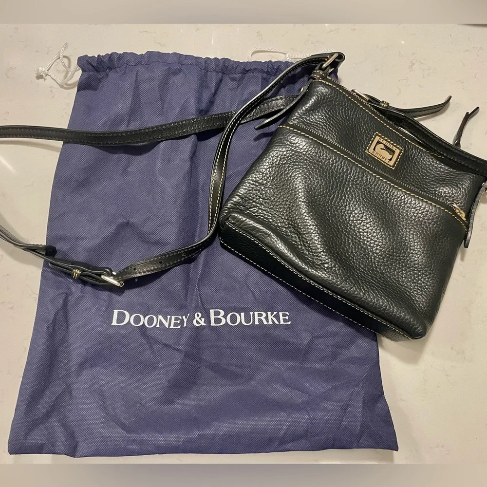Dooney & Bourke crossbody - Picture 3 of 9